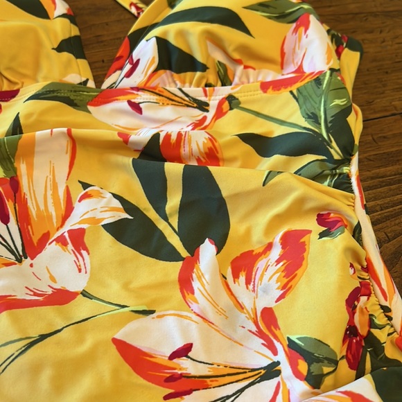 Kona Sole Yellow One Piece Yellow w/ Tiger Lily’s Swimsuit Size Medium - Picture 3 of 8